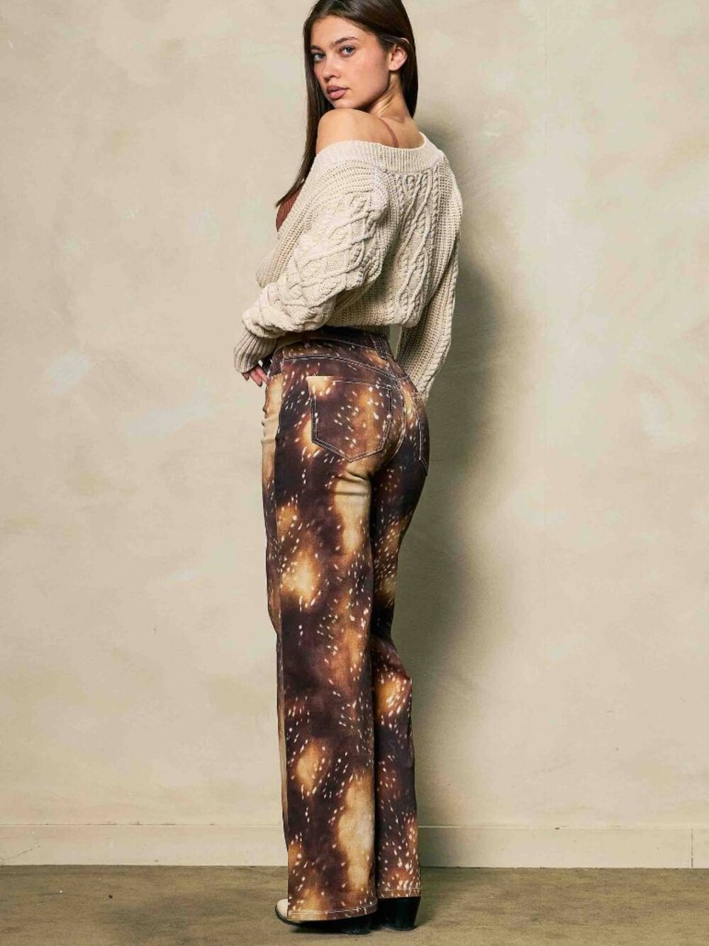 NWT Vibrant M.i.U. Bambi Deer Print Wide Leg Jeans Brown Fawn - Picture 4 of 7